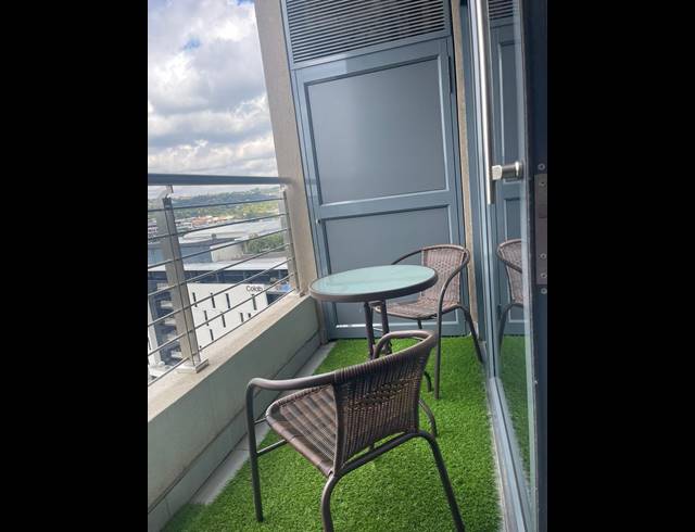 1 BEDROOM APARTMENT FOR SALE IN MENLYN